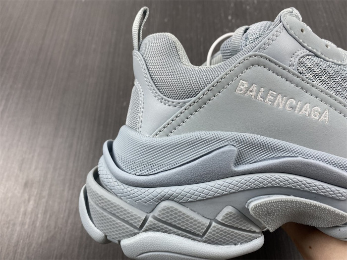 balen triple s pale blue 524039 w2fw1 4700