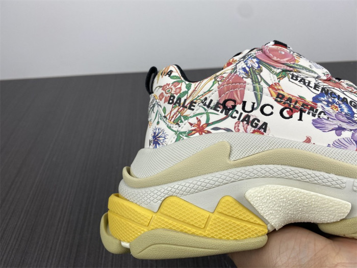 gu x balen the hacker project triple s flora print (w) 677195 ul110 8461