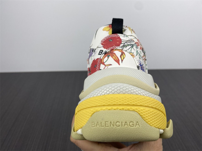 gu x balen the hacker project triple s flora print (w) 677195 ul110 8461
