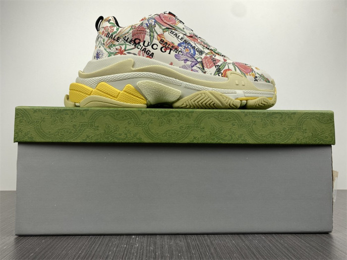 gu x balen the hacker project triple s flora print (w) 677195 ul110 8461