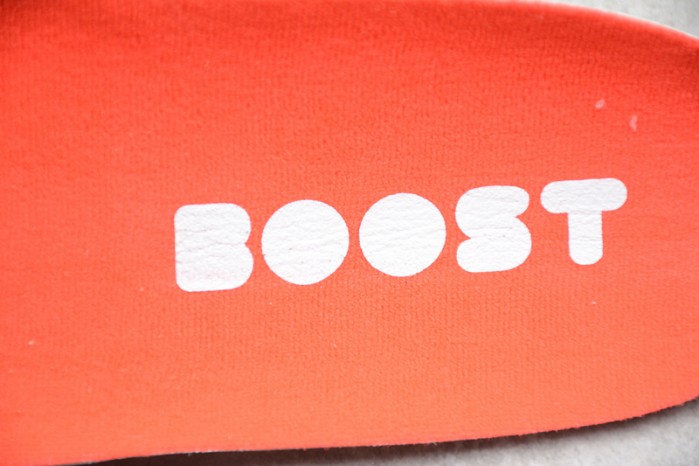 a*d*das ultra boost 2019 cloud white active red - b37703