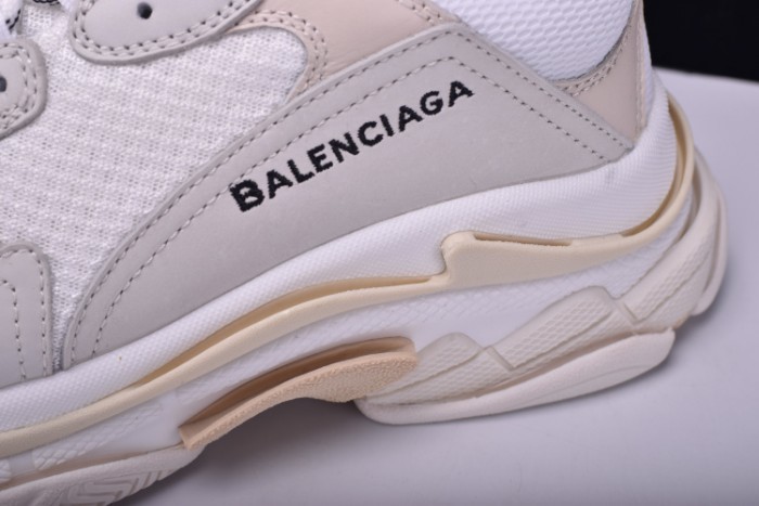 balen 17fw triple s“cream” 490671-w06f1-9000