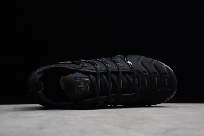nike air vapormax plus triple black | 924453-004