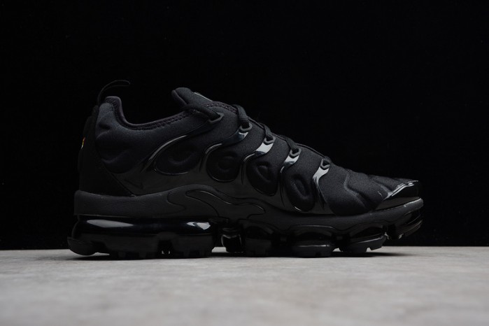 nike air vapormax plus triple black | 924453-004