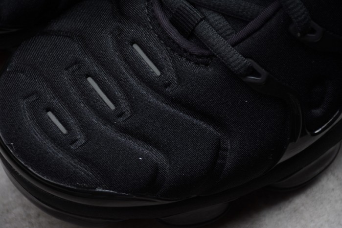 nike air vapormax plus triple black | 924453-004