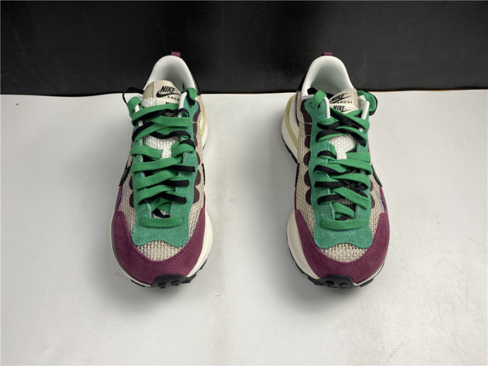 sacai x nike regasus vaporrly sp beige purplish red grass green bv0073-102