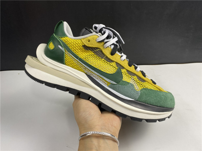 nike vaporwaffle sacai tour yellow stadium green cv1363-700
