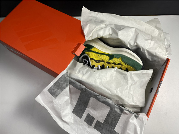 nike vaporwaffle sacai tour yellow stadium green cv1363-700