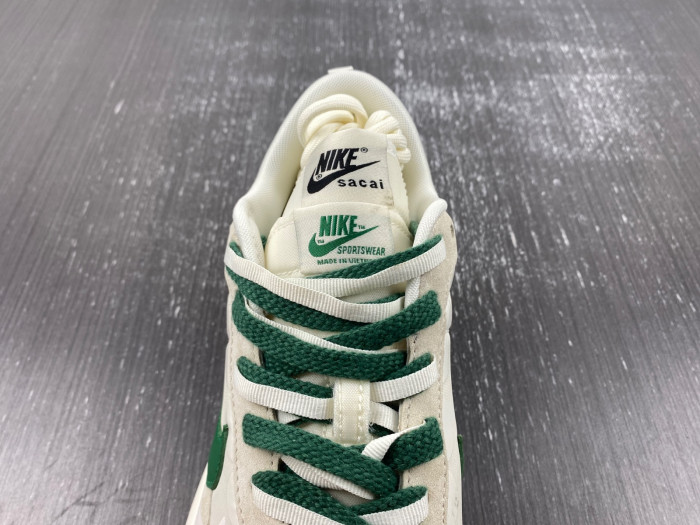 nike sacai x vaporwaffle green white dd1875-102