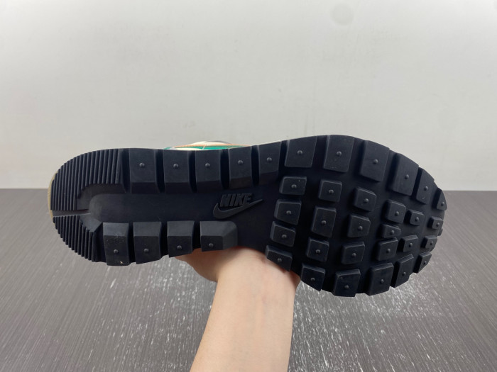 nike sacai x vaporwaffle “tour yellow ” dd1875-107