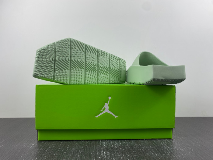 jordan hex mule wmns “pistachio frost” dq8992-300