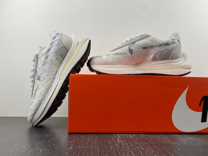 nike sacai x waffle woven green gusto dr5209-300