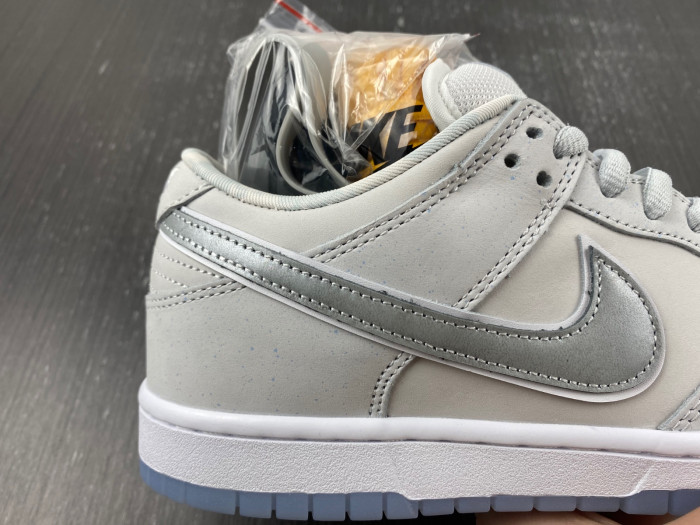 nike sb dunk low white lobster (friends and family) fd8776-100