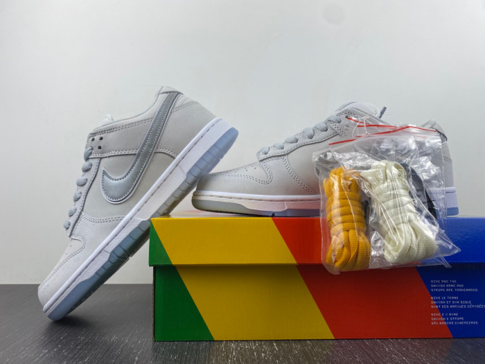 nike sb dunk low white lobster (friends and family) fd8776-100